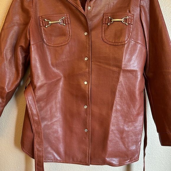 VINTAGE Brown Faux Leather Belted Shirt Jacket Size SMALL MEDIUM Pearl Snap 70s - Picture 6 of 17
